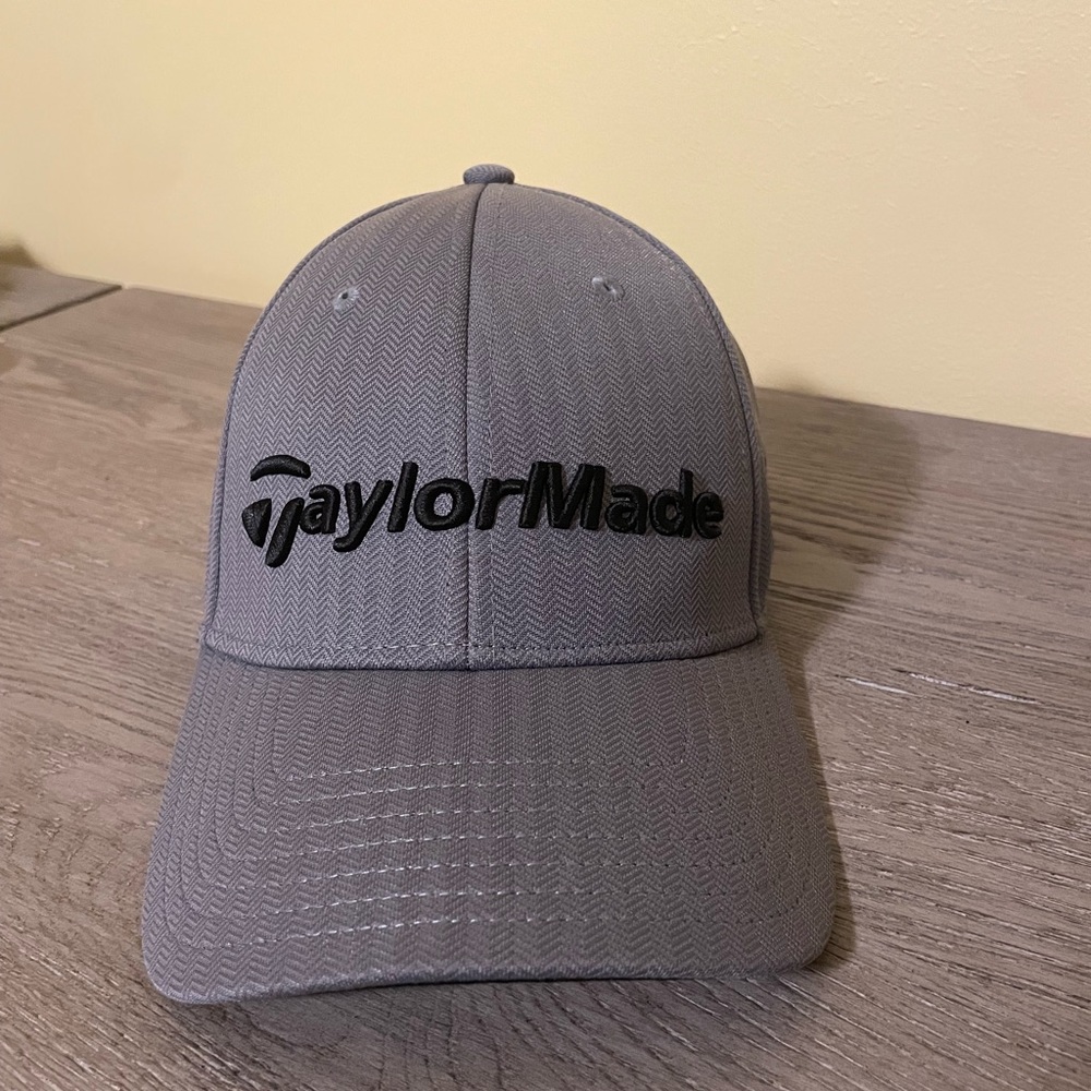 Taylor Made grey golf performance seeker hat